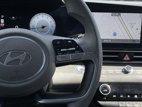 Used 2024 Hyundai Elantra SEL image 14