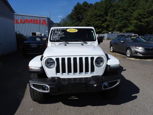 Used 2019 Jeep Wrangler Unlimited Sahara w/ Cold Weather Group image 3