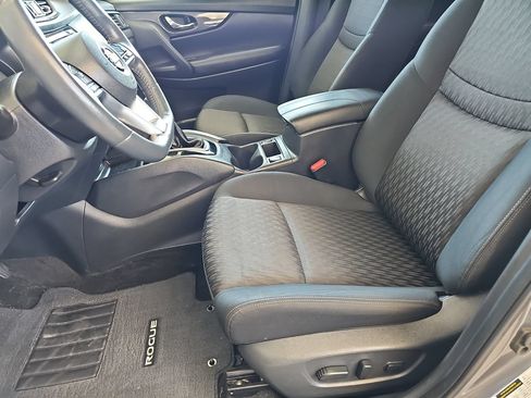 Used 2017 Nissan Rogue SV w/ SV Premium Package AWD/4WD image 19