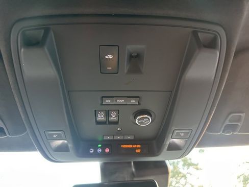 Used 2020 Cadillac Escalade ESV Platinum image 31