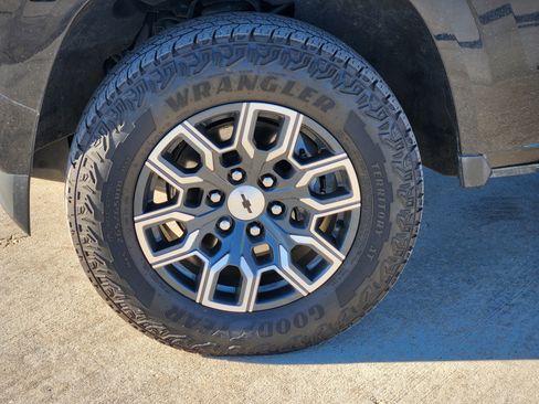 Certified 2024 Chevrolet Colorado Z71 w/ Z71 Convenience Package 2 image 12