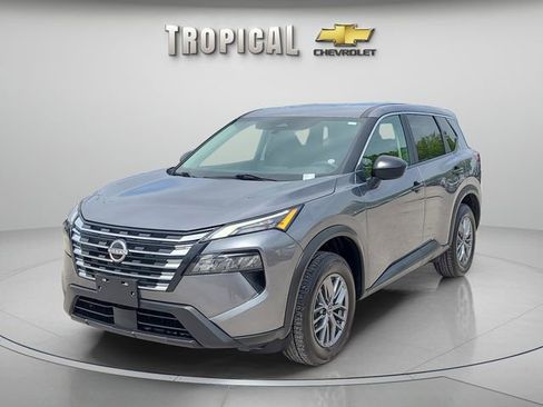 Used 2024 Nissan Rogue S image 1