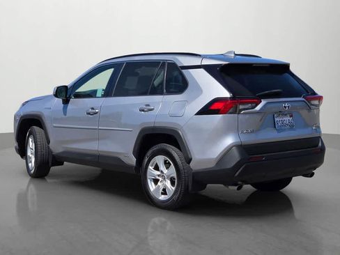 Used 2020 Toyota RAV4 XLE w/ XLE Grade Weather Package AWD/4WD image 4