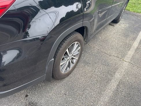 Used 2019 Toyota Highlander XLE AWD/4WD image 7