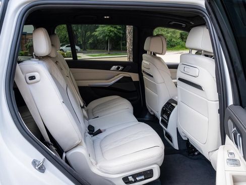 Used 2025 BMW X7 xDrive40i w/ M Sport Package AWD/4WD image 37