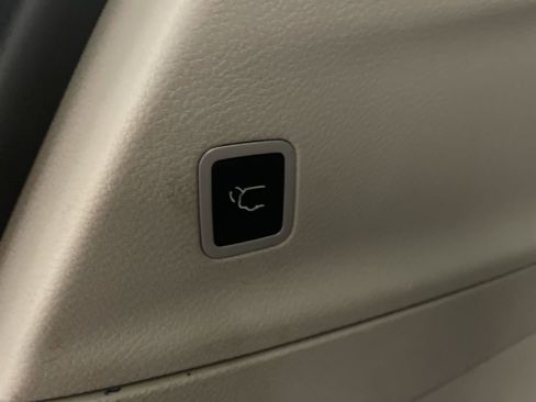 Used 2020 Chrysler Pacifica Touring w/ Advanced Safetytec Group image 30