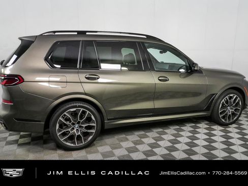 Used 2025 BMW X7 xDrive40i w/ M Sport Package AWD/4WD image 2