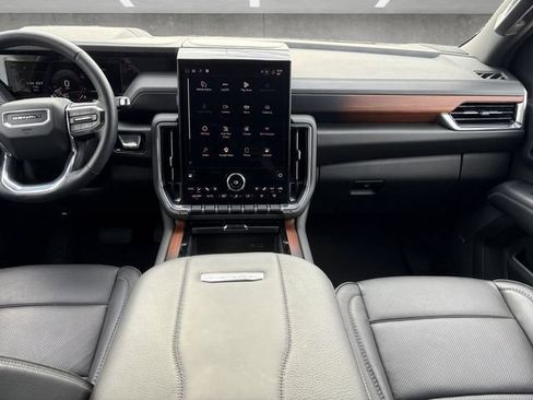 Used 2025 GMC Yukon XL Denali AWD/4WD image 3