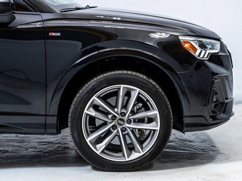 Used 2023 Audi Q3 2.0T Premium w/ Black Optic Sport Package image 12