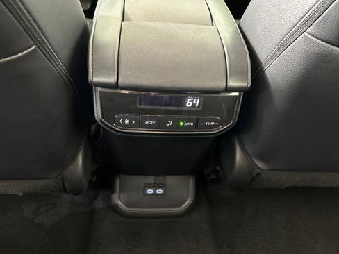 Used 2024 Toyota Highlander XLE image 17