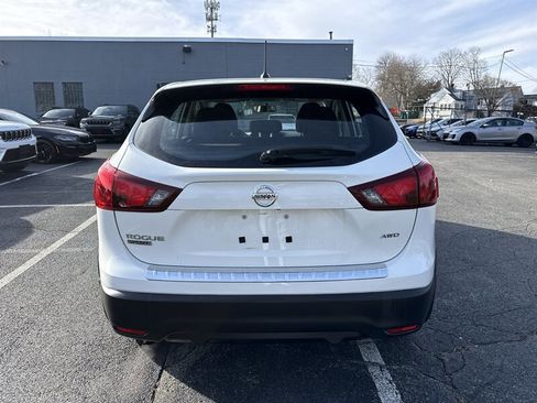 Used 2019 Nissan Rogue Sport S image 5