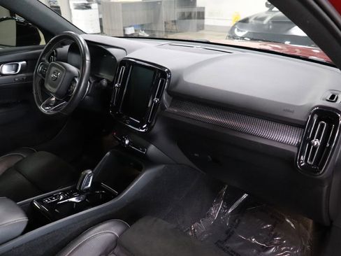 Used 2020 Volvo XC40 T5 R-Design w/ Protection Package Premier image 25