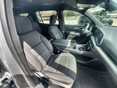 Used 2025 Chevrolet Traverse LT w/ Midnight/Sport Edition image 27