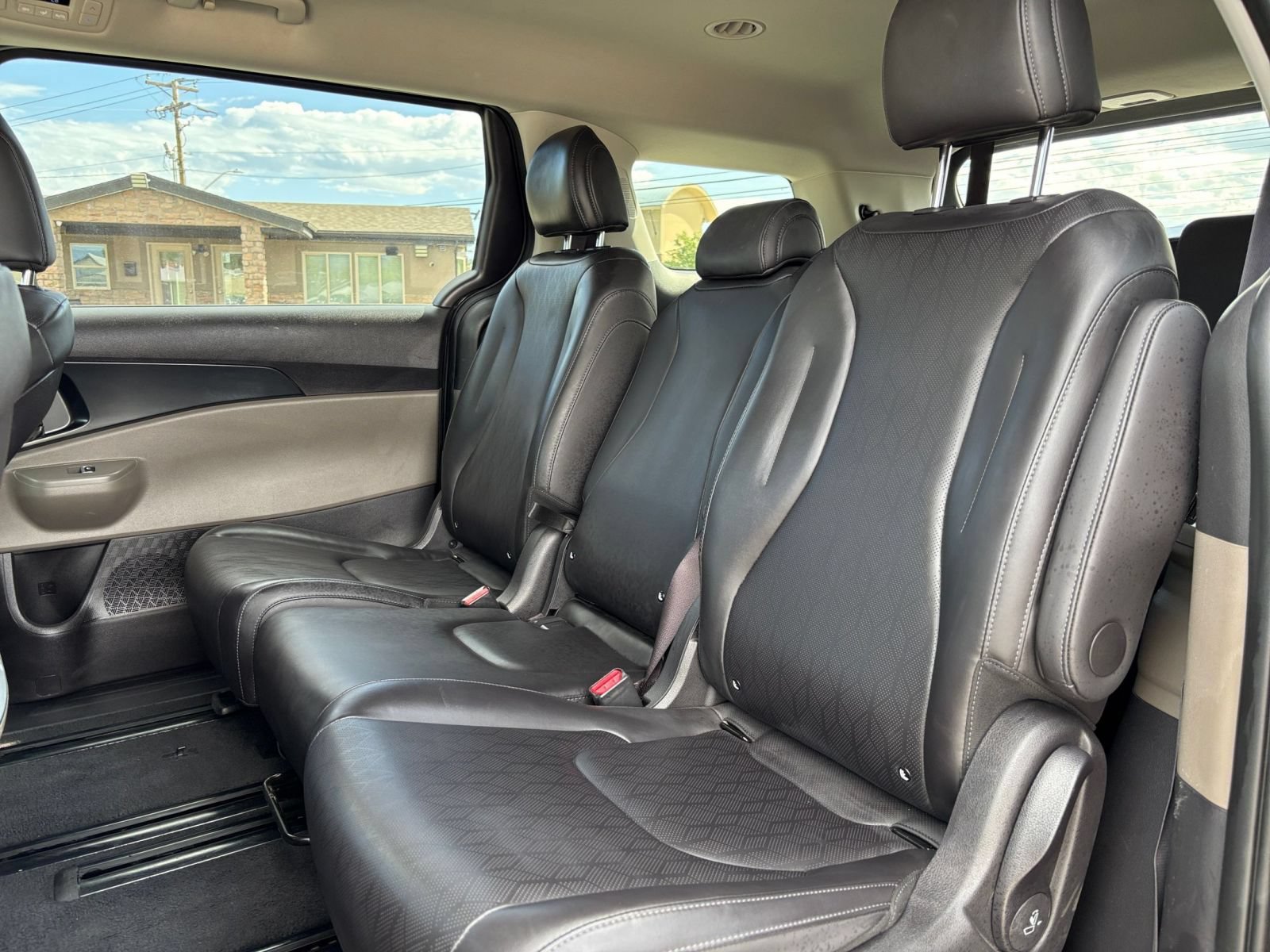 Used 2026 Kia Carnival FWD image 27