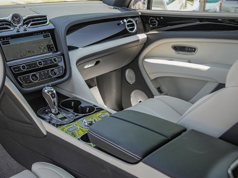 New 2025 Bentley Bentayga Extended Wheelbase image 18