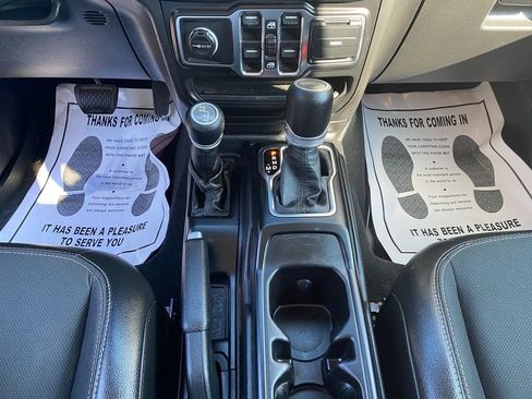 Used 2021 Jeep Gladiator Sport image 21