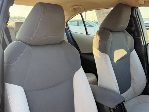 Used 2021 Toyota Corolla LE FWD image 30