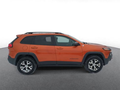 Used 2015 Jeep Cherokee Trailhawk w/ Cold Weather Group image 9
