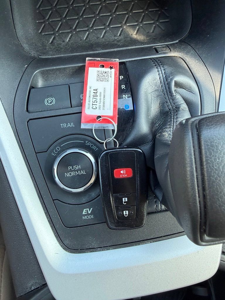 Used 2022 Toyota RAV4 XLE w/ XLE Grade Weather Package AWD/4WD image 18