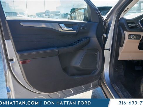 Used 2022 Ford Escape Titanium image 14