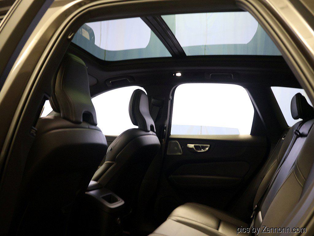 Used 2022 Volvo XC60 T8 R-Design w/ Advanced Package AWD/4WD image 14