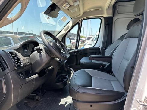 Used 2026 RAM ProMaster 2500 w/ Convenience Group FWD image 4