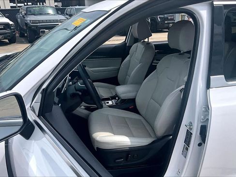 Used 2024 Kia Telluride EX w/ EX Captain's Chair Package image 8