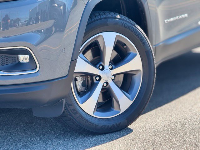 Used 2021 Jeep Cherokee Limited AWD/4WD image 2