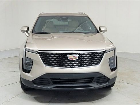 Certified 2024 Cadillac XT4 Luxury w/ Cold Weather Package image 8