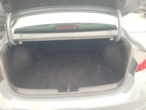 Used 2021 Hyundai Elantra SE FWD image 8