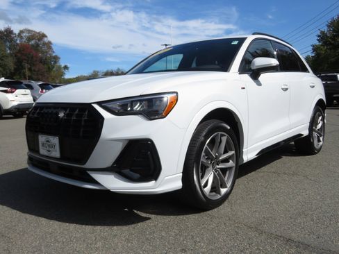 Used 2022 Audi Q3 2.0T Premium w/ Black Optic Sport Package image 1