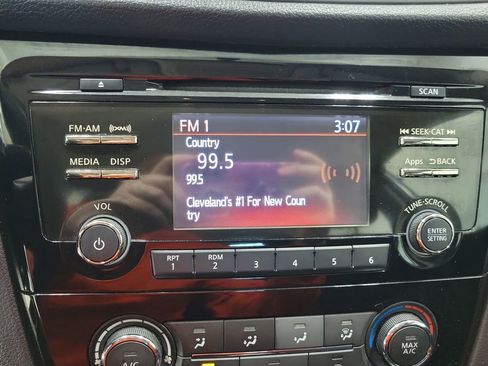 Used 2015 Nissan Rogue S image 45