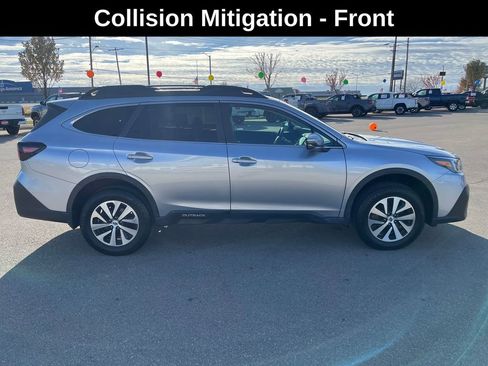 Used 2022 Subaru Outback Premium image 8