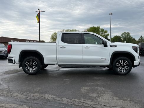 Used 2022 GMC Sierra 1500 AT4 w/ AT4 Premium Package AWD/4WD image 9