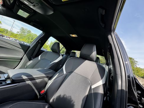 Used 2025 Toyota Camry SE FWD image 8