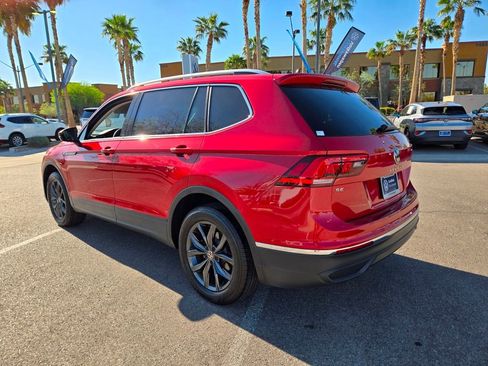 Used 2023 Volkswagen Tiguan SE w/ Panoramic Sunroof Package FWD image 4