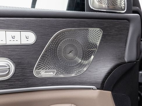 Used 2025 Mercedes-Benz GLS 580 4MATIC image 7