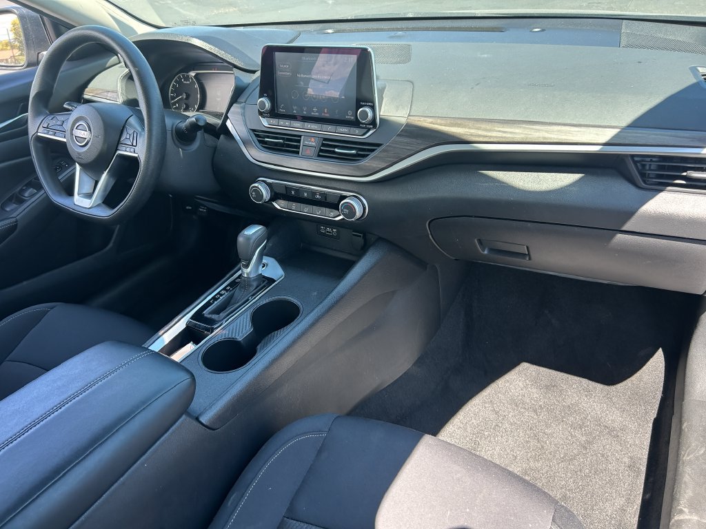 Used 2025 Nissan Altima 2.5 SV FWD image 31