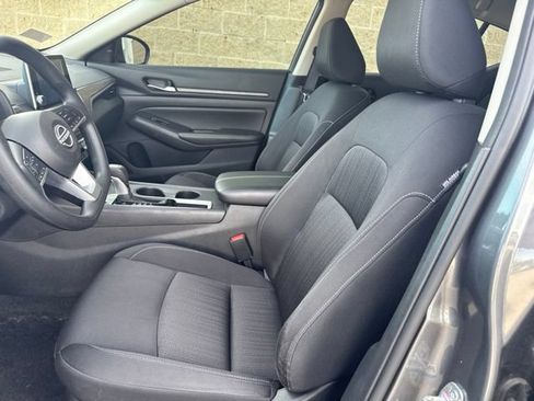 Used 2025 Nissan Altima 2.5 SV FWD image 14
