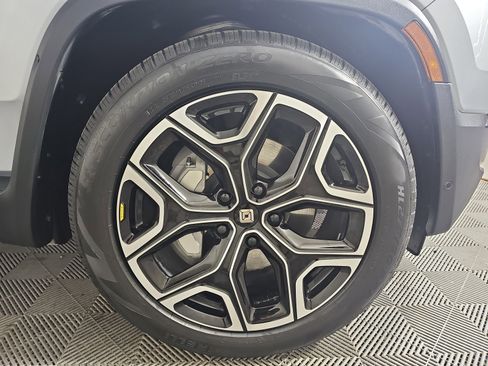 Used 2024 Rivian R1S Adventure image 12