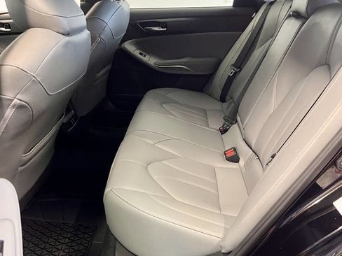 Used 2019 Toyota Avalon XLE image 16