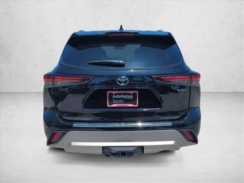 New 2026 Toyota Highlander Platinum AWD/4WD image 6