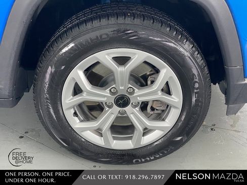 Used 2025 Jeep Compass Latitude image 10