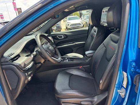 Used 2025 Jeep Compass Trailhawk AWD/4WD image 27