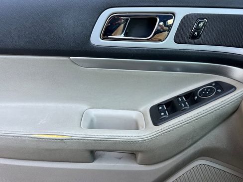 Used 2013 Ford Explorer XLT FWD image 15