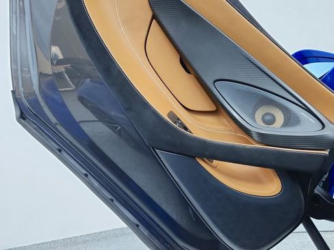 Used 2018 McLaren 570S Spider image 15