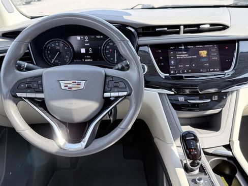 Used 2021 Cadillac XT6 Premium Luxury FWD image 9