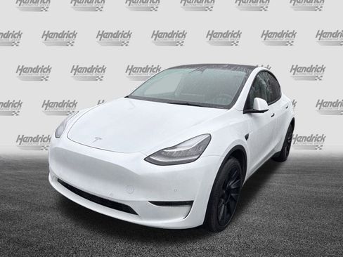 Used 2022 Tesla Model Y Long Range image 9