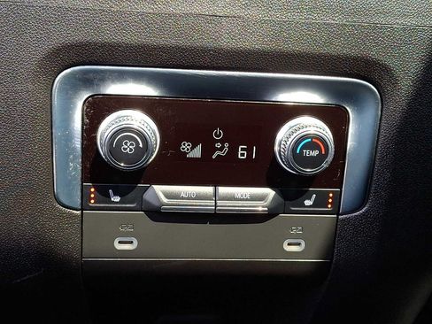 Used 2021 GMC Yukon XL SLT w/ SLT Premium Package AWD/4WD image 12