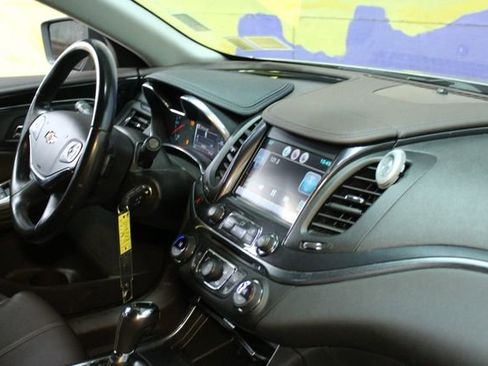 Used 2015 Chevrolet Impala LT FWD image 10